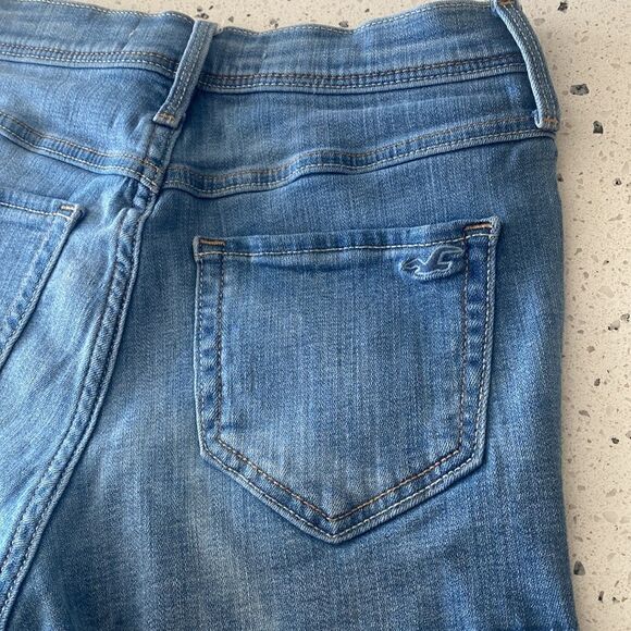 Hollister Women’s Short-Shorts Denim Mid Wash Distressed Raw Hem Size 25 - Picture 9 of 10